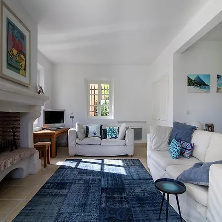 Luxurious In With Private Terrace גאסה